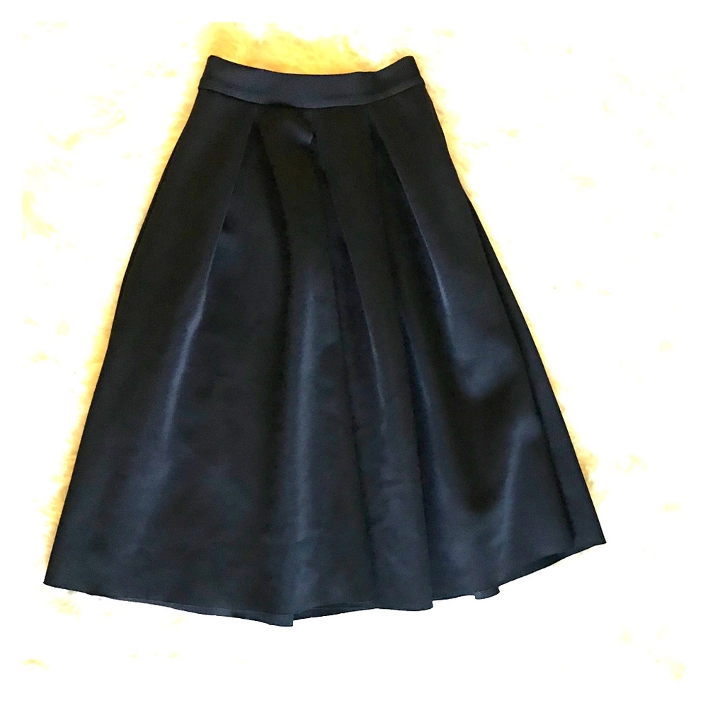 Black Miss Avenue Pleated below the knee skirt Sm
